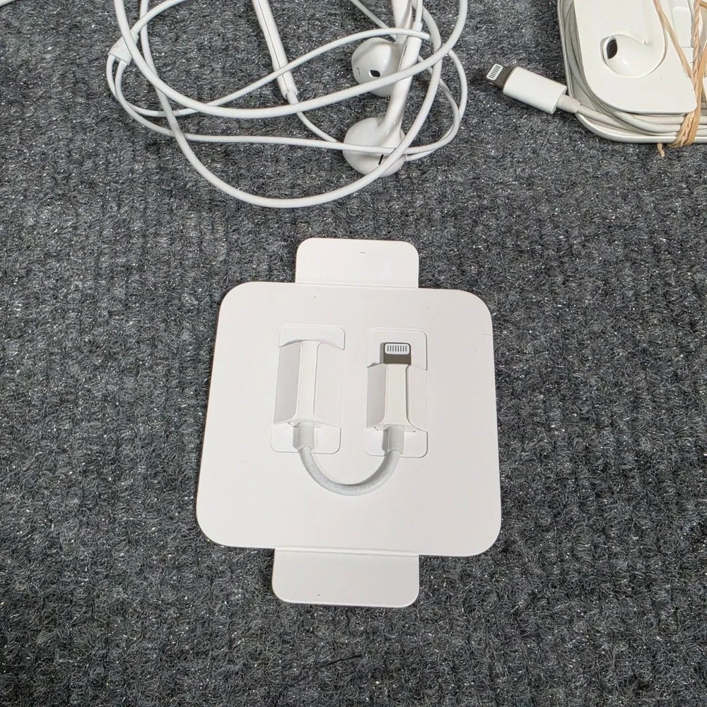 Apple EarPods Lot Lightning and 3.5mm Wired Earbuds with Adapter Bulk 22pc